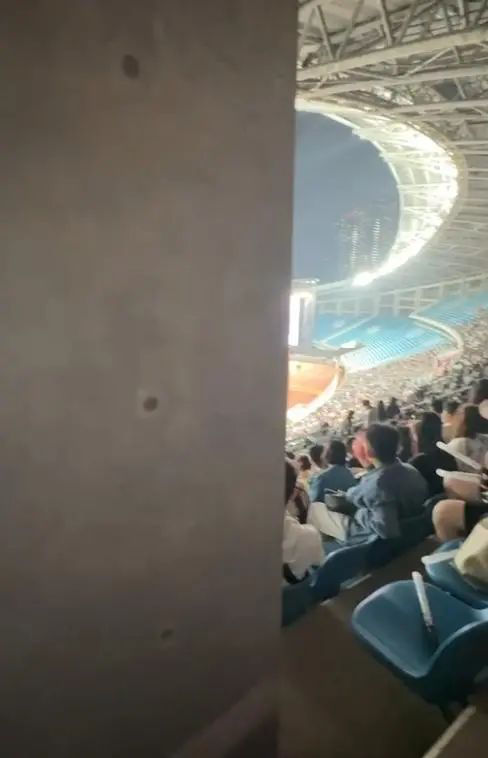 网友所拍摄的现场视频截图