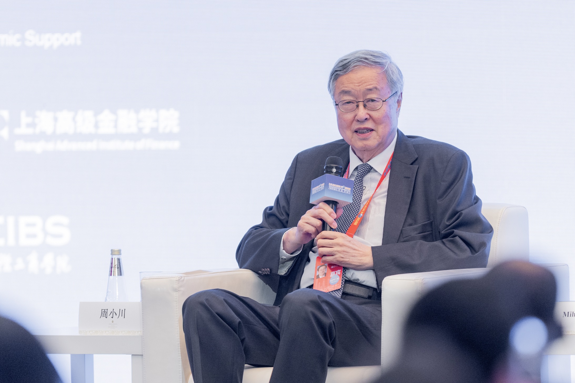 周小川:警惕美元稳定币的出现可能推动美元化现象
