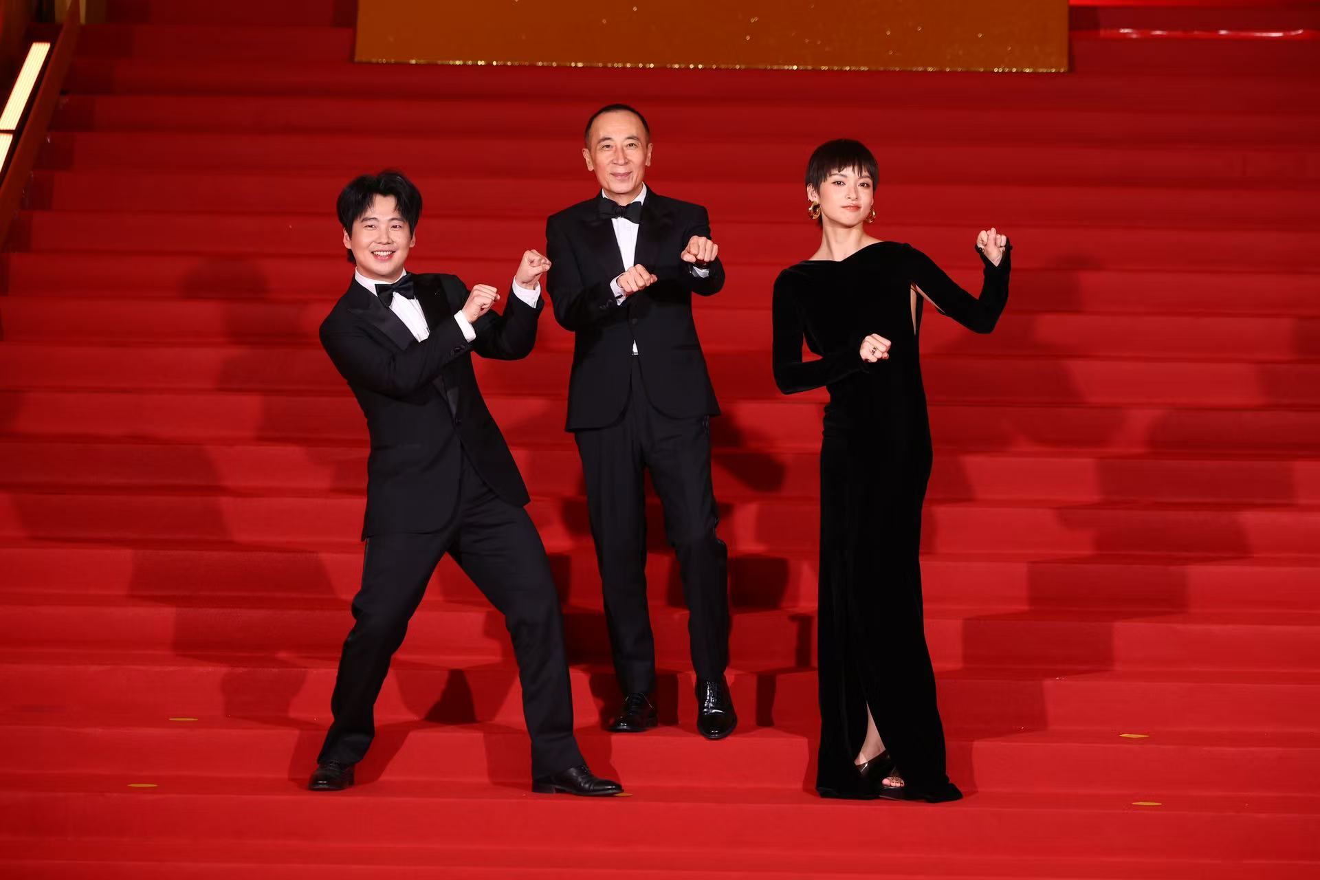 《脱缰者也》剧组，导演曹保平，主演郭麒麟、孙安可走上红毯  摄影记者/任玉明