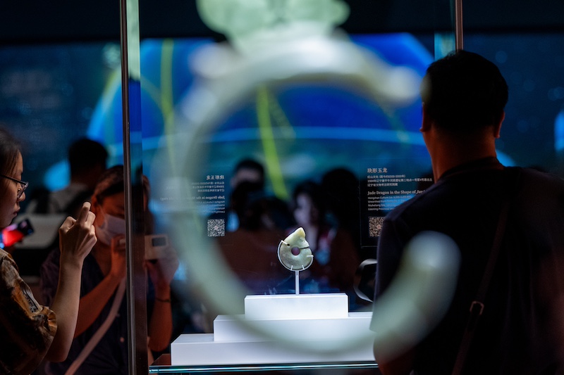 “龙腾中国：红山文化古国文明考古特展”现场。摄影记者/吴军