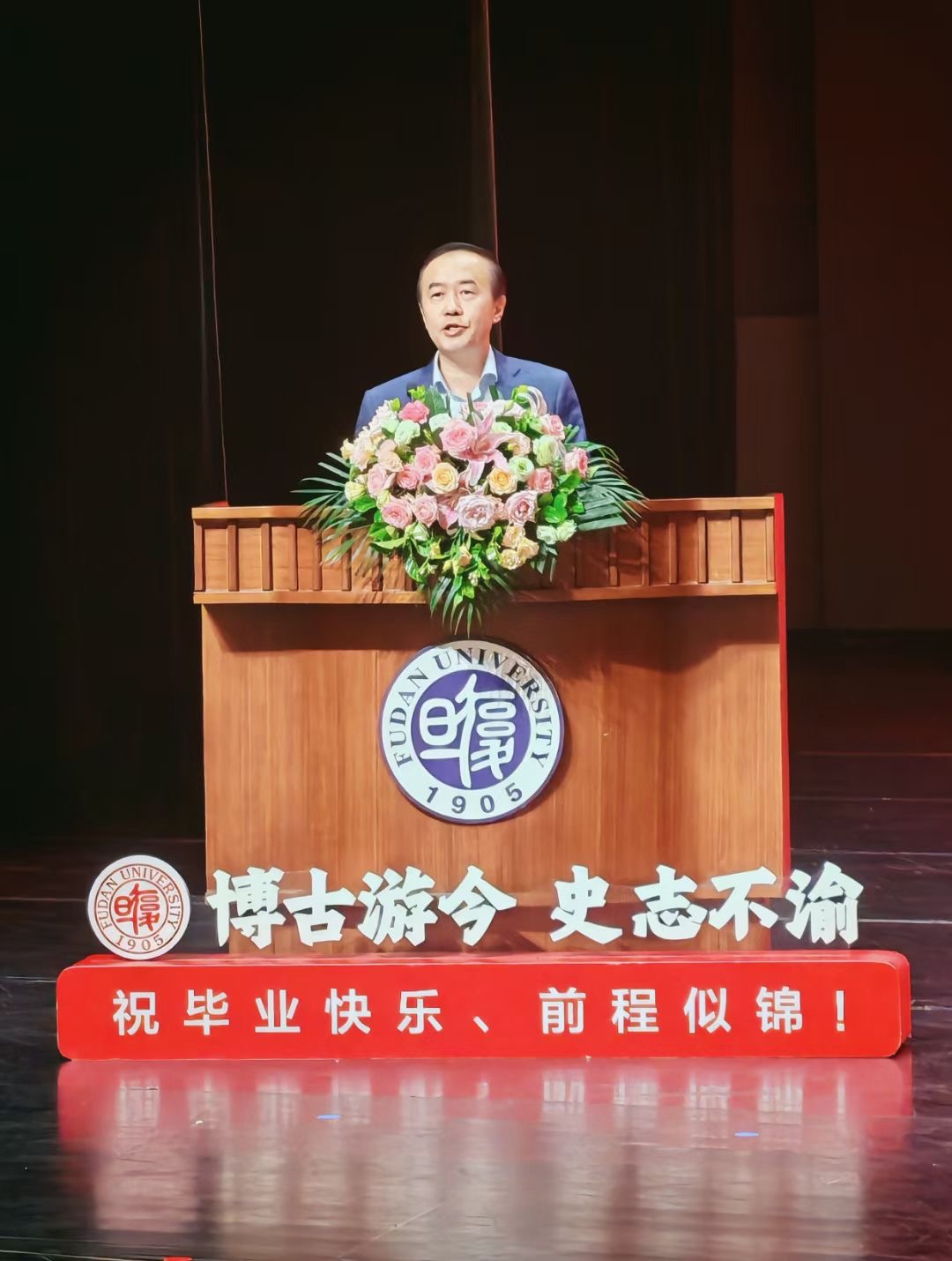 陈靖丰校董应邀在今年母系毕业典礼上致辞