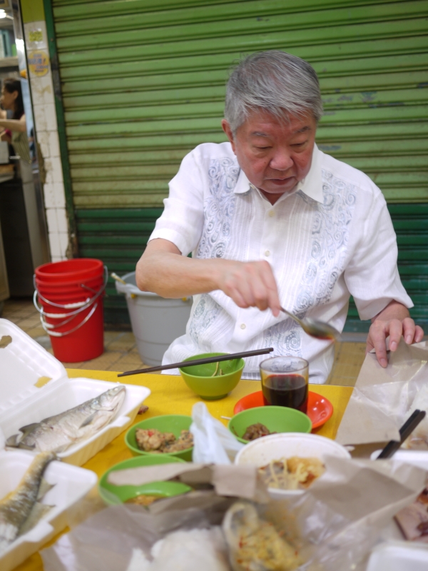 蔡澜在他喜欢的茶餐厅。菲戈/拍摄