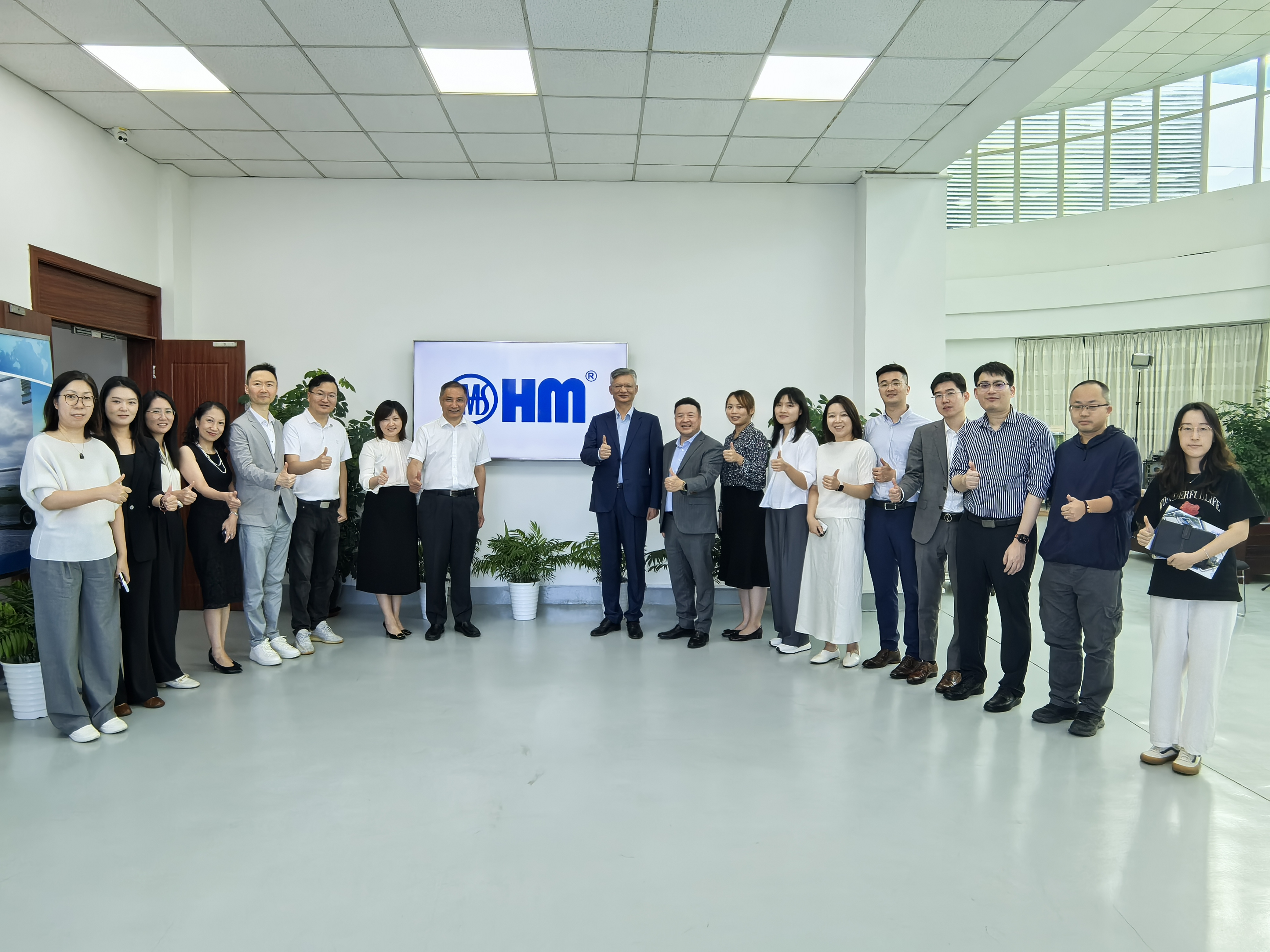 评审团调研走访入围企业——华明装备