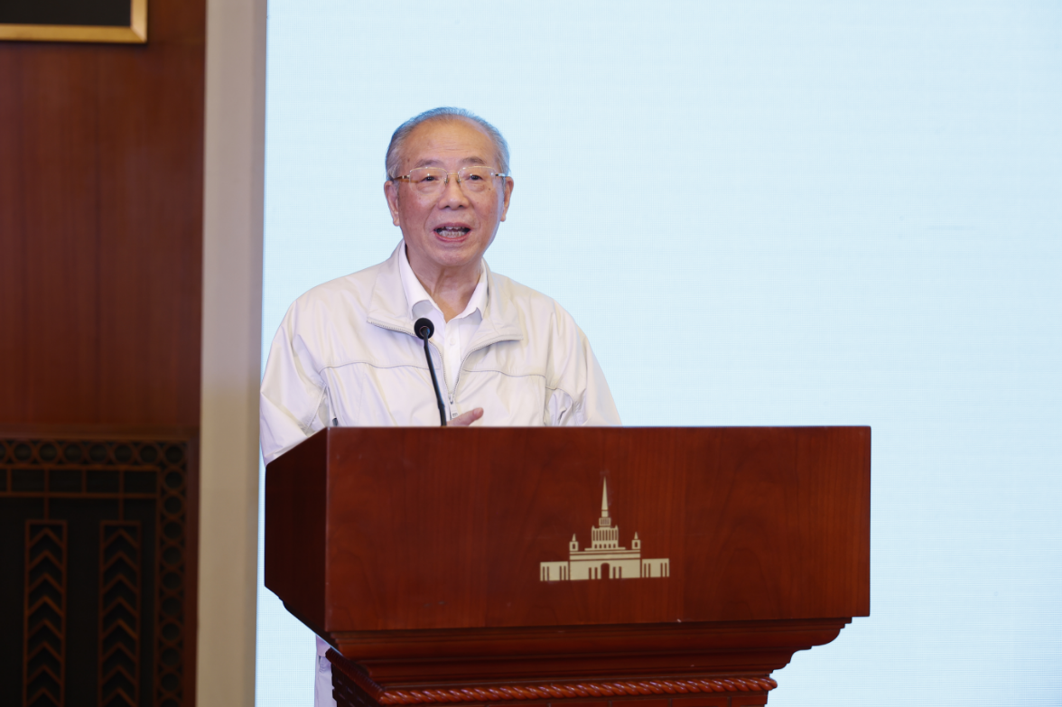 王荣华在演讲中明确表示：“其中的佼佼者，我想当属叔蘋奖学金的创立者及其事业的接班人。