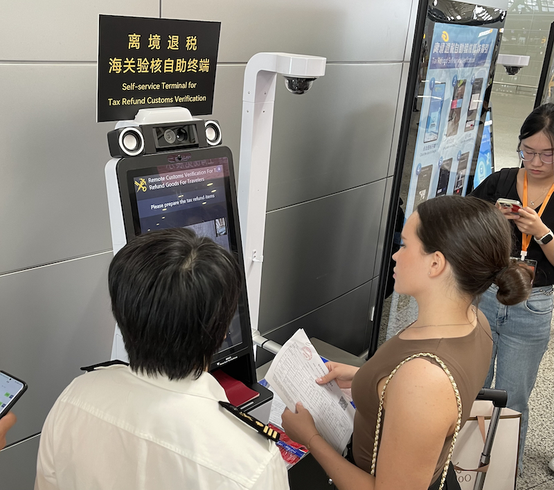 上海海关助力智慧化退税与旅检，创新监管支持洋山港｜活力中国调研行