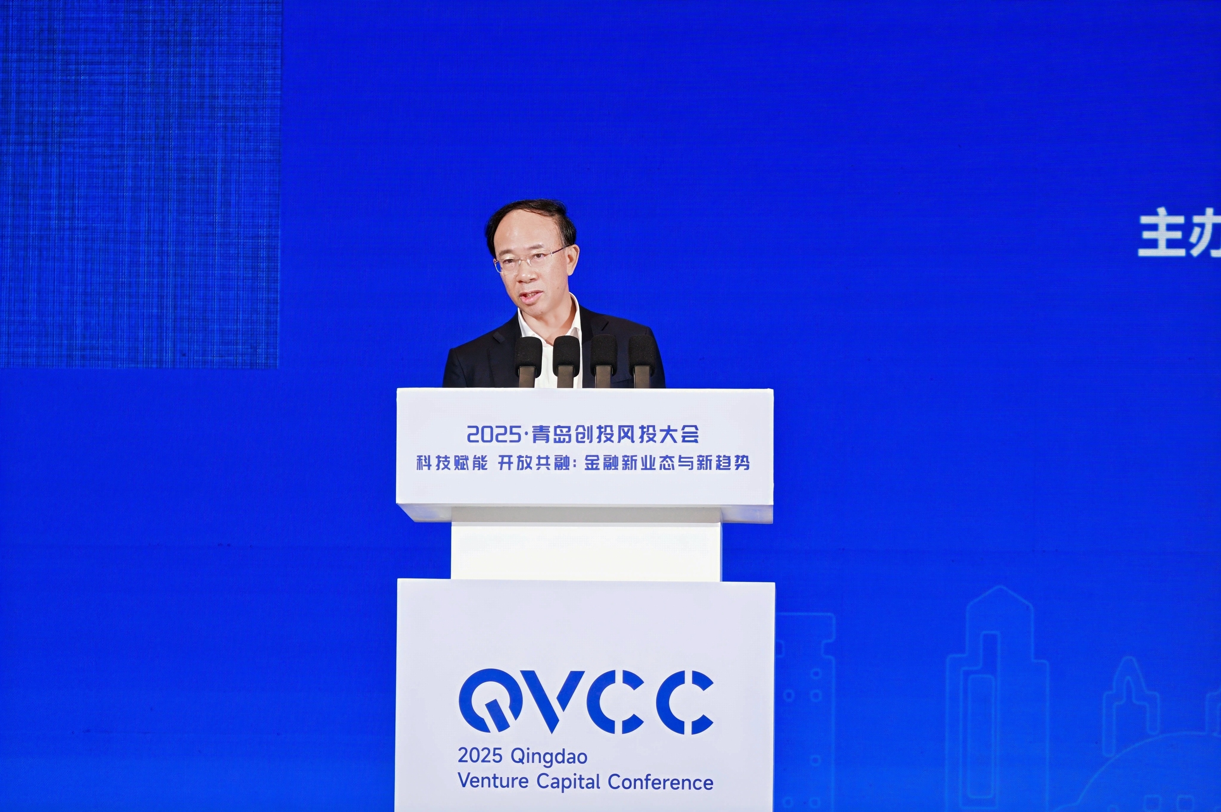 尹艳林：要推进金融机构科技化、科技公司金融化