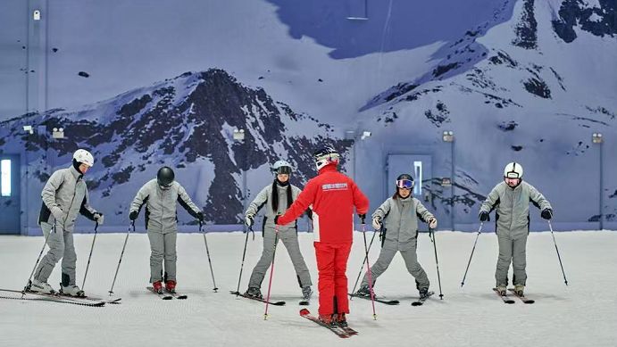 上海耀雪滑雪学校设有个性化私教课程    图片来自上海耀雪冰雪世界官方微信服务号
