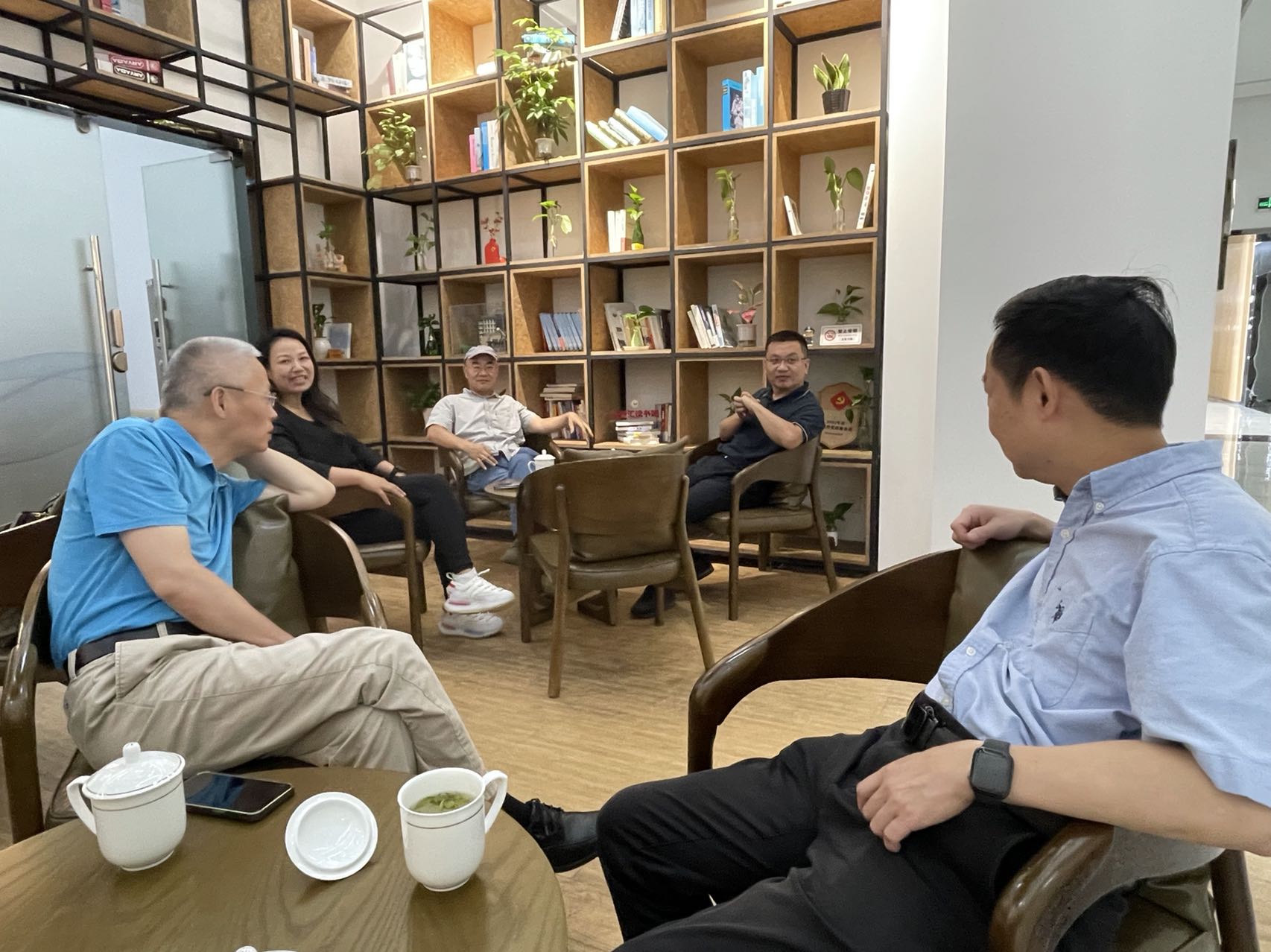同济大学教授团队在金山山阳镇探讨其区域产业发展潜力