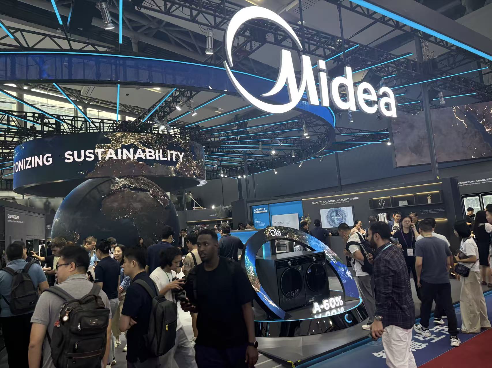 美的集团在广交会展示的一角。  拍摄/第一财经记者王珍