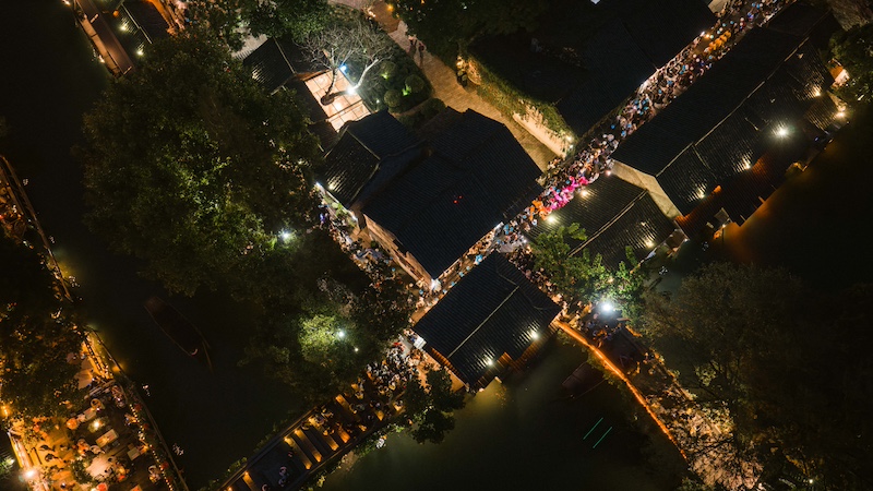 夜幕下的乌镇