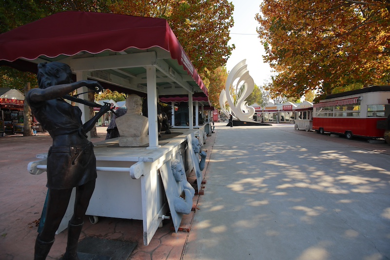 这里从一个充满希望的艺术乌托邦变得有些商业了,是否会变成景观化的“网红打卡点”?(摄影记者/王晓东)