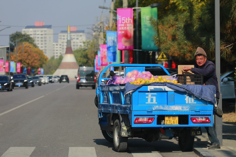 “宋庄是一个很舒适的地方,从身体和精神上,都给人一种舒适感。”(摄影记者/王晓东)