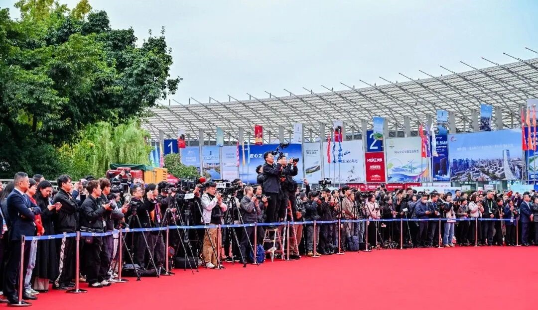 两百余家媒体聚焦大会启动仪式