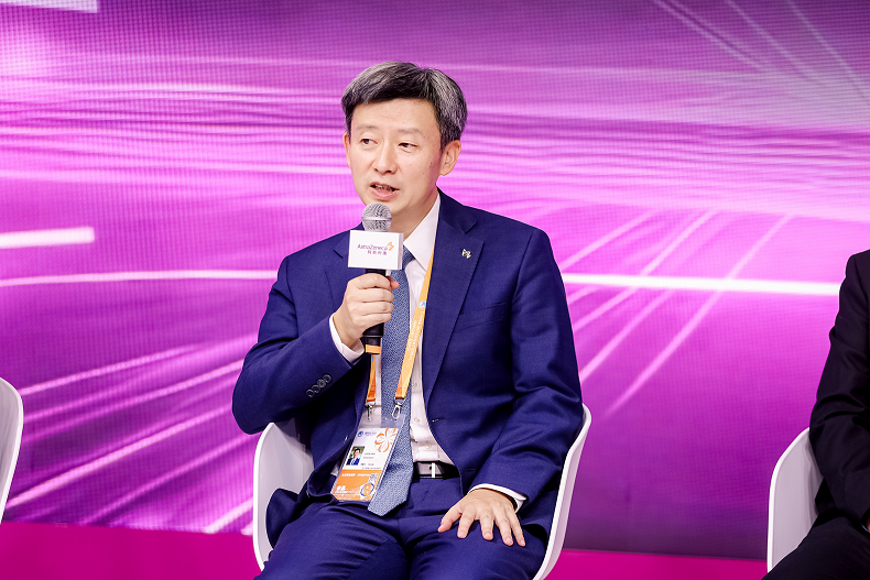 陈冰在论坛上发表观点