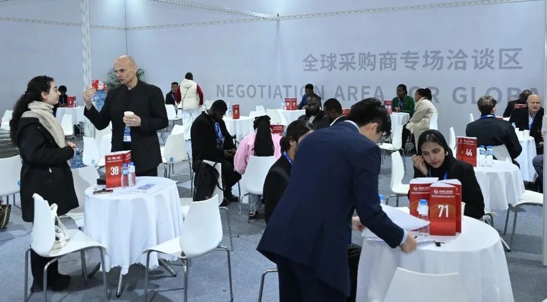 海外采购商参观洽谈