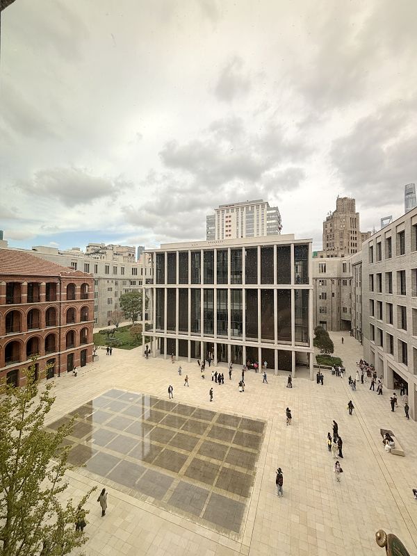 老市府大楼的内庭院是外滩区域非常稀缺的公共空间    摄影/李刚