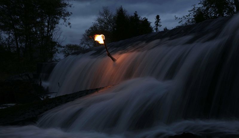 厉槟源《火把》