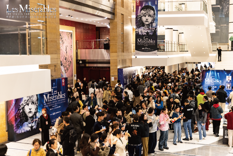 上海大剧院《悲惨世界》首演当天场景