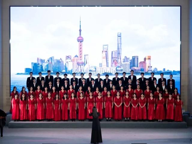 五月十八日，南开大学举行主题音乐会；各学院合唱团纪念抗日战争胜利八十周年和南开大学学生合唱团三十周年华诞。