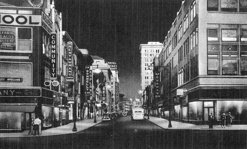 出版物中的照片,记录了艾伦·马拉赫曾工作的特伦敦市,上世纪90年代市中心的商业街区。 出版社供图