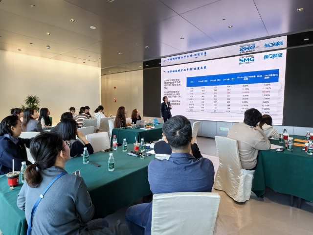 一财全球主编、第一财经全球中心副主任陈娟分享英文语境传播经验(来源:一财全球中心)