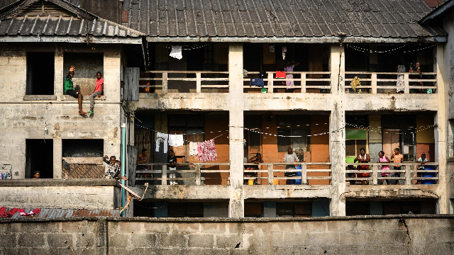 尼日利亚最大城市拉各斯的一栋居民楼 （来源：新华社图）