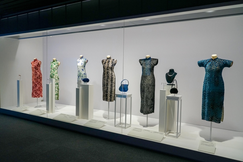 “摩登华影：海派旗袍与百年时尚”展览现场（上海博物馆供图）