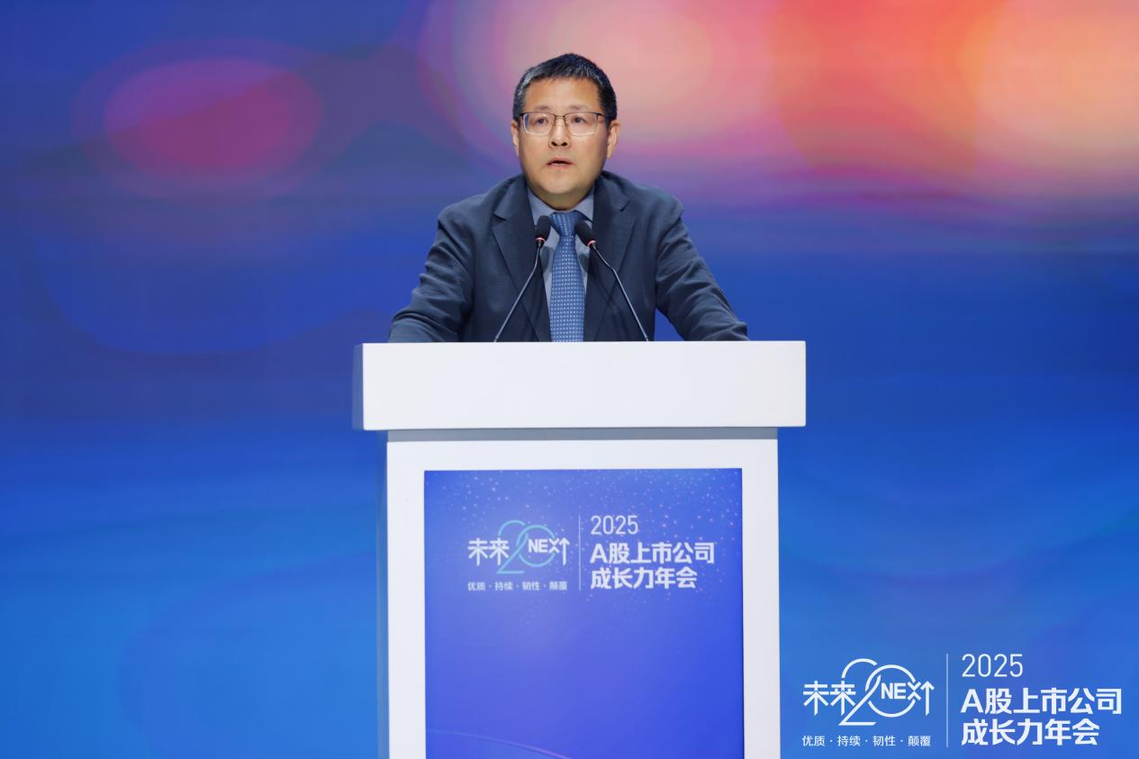 秦朔朋友圈发起人、中国商业文明研究中心联席主任秦朔在活动上发表演讲