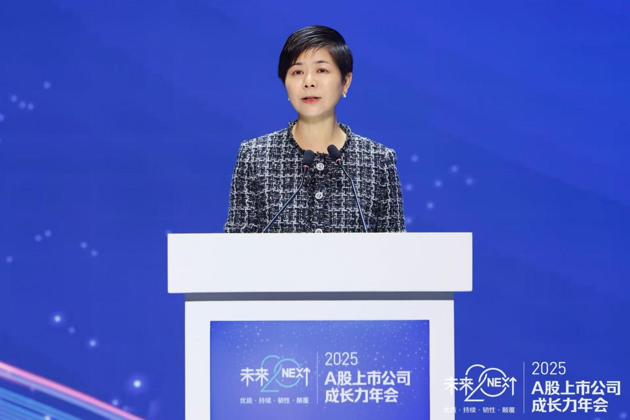 上海广播电视台(上海文广集团)副台长、副总裁,上海第一财经传媒有限公司党委书记、董事长李蓉在活动上致辞