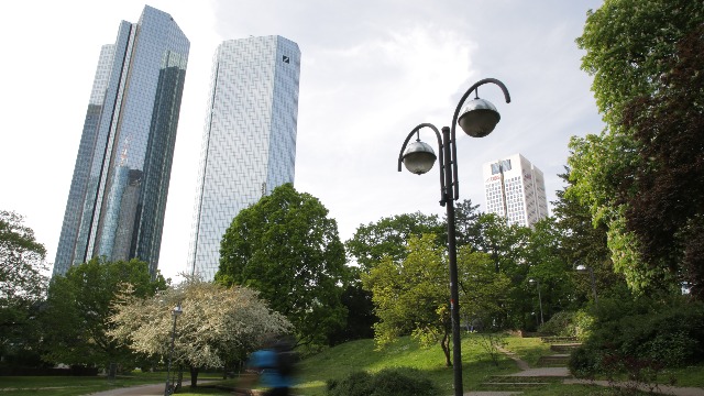 德国法兰克福德意志银行总部（第一财经摄像阿卓摄）