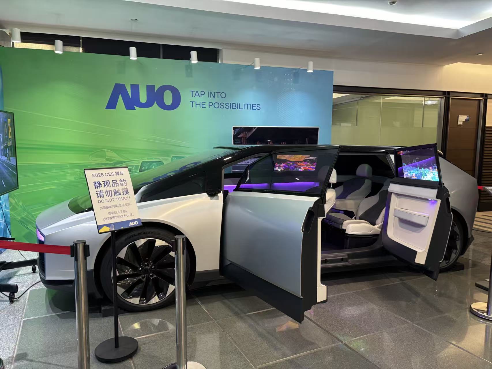 友达结合Micro LED显示做的智慧座舱样车模型。拍摄/第一财经记者王珍