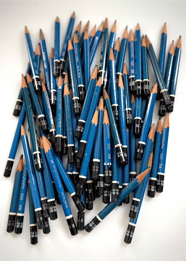 欧阳应霁父亲、香港著名画家欧阳乃霑用过的铅笔头   出版社供图