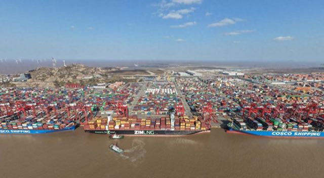 上海港和去年同比提前一个月实现五千万标准箱吞吐量目标