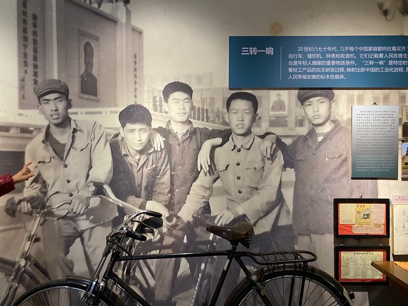 到五一广场拍照、为好朋友送行 摄影/佟鑫