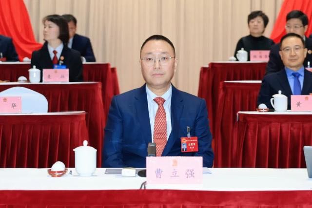 徐汇区今年人大会议在新落成的西岸国际会议中心举行