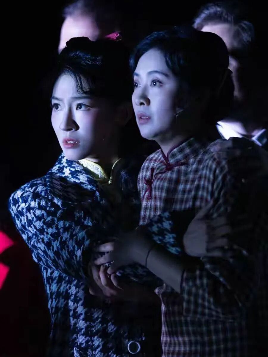 舞台剧《诺曼底公寓》舞美效果场景一览