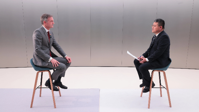 英国商贸大臣凯尔接受第一财经记者专访 (第一财经记者姜一鹤/摄)