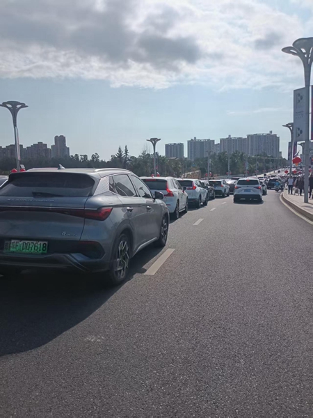 春节假期，儋州海花岛排队情况   受访者供图