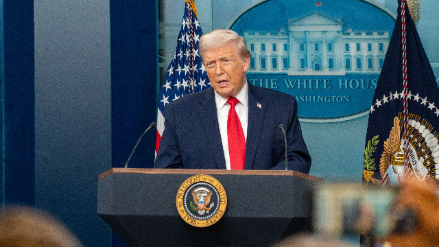 1月20日，美国总统特朗普在白宫出席记者会 （图源：新华社）