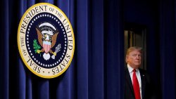 特朗普发表史上最长国情咨文，多名民主党议员离场