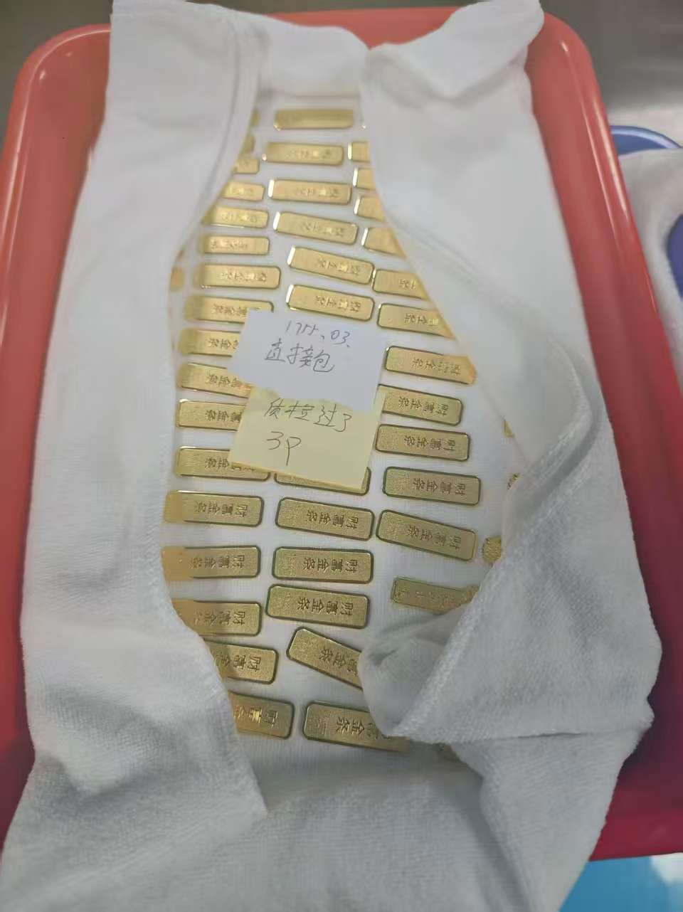 黄金消费火热、春节不打烊，电商人一周三飞｜新春走基层