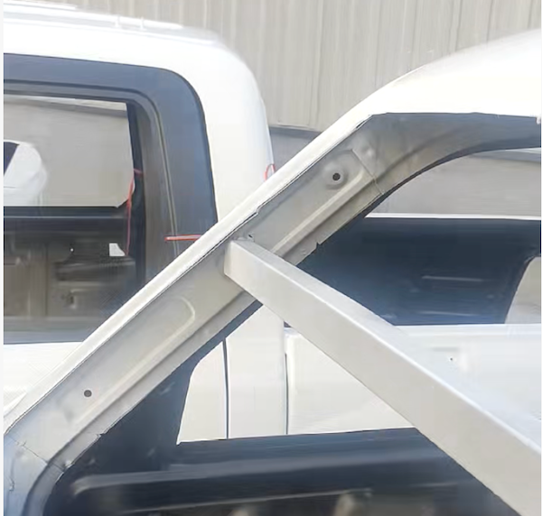 薄如纸皮的老头乐白车身，摄影：王放