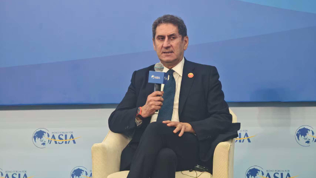 3月27日,国际可再生能源机构总干事弗朗西斯科·拉·卡梅拉接受媒体采访(第一财经记者/摄)