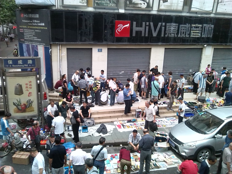 早上到中午收摊的流动市场   受访者供图