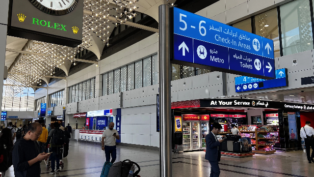 3月7日阿联酋迪拜国际机场候机厅内景 (新华社图)