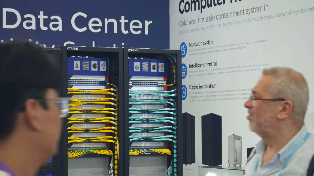 广交会现场展出的机柜（摄/第一财经记者 程程）