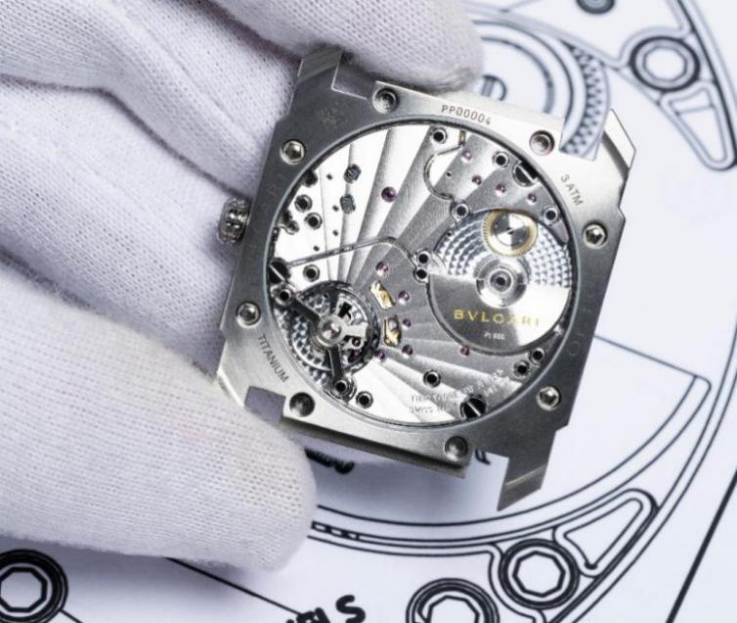 宝格丽Octo Finissimo系列37毫米款腕表搭载BVF100自动上链机芯