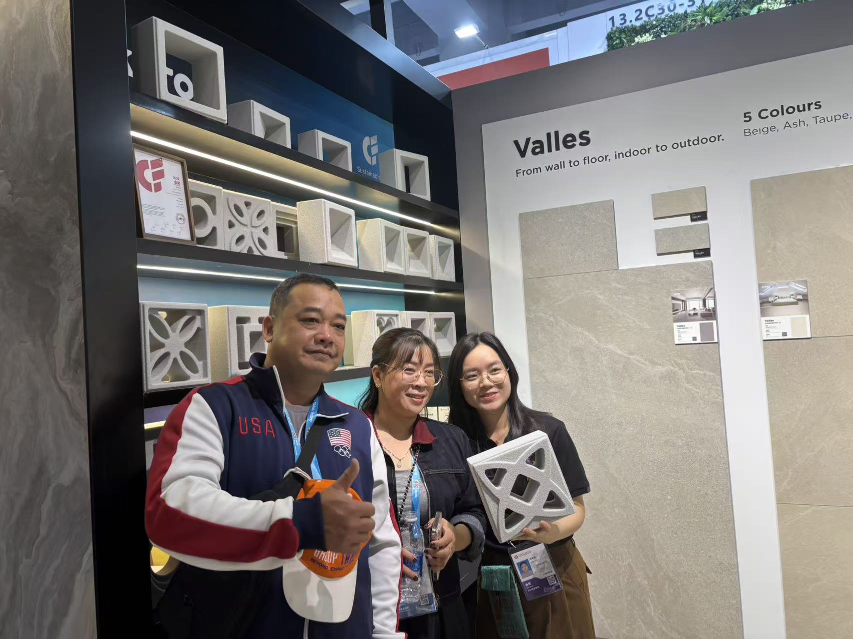 外商为中国绿色建材产品点赞。拍摄/第一财经记者王珍