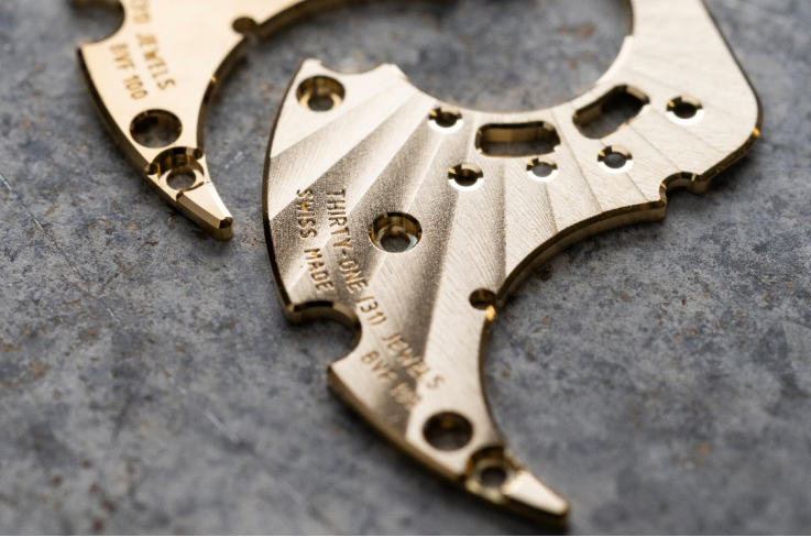 宝格丽Octo Finissimo系列37毫米款腕表搭载BVF100自动上链机芯