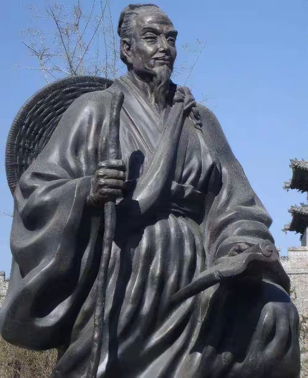 北魏先贤、杰出的地理学家和《水经注》作者郦道元塑像